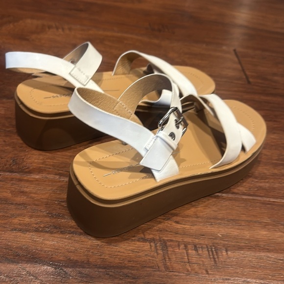 BRAND NEW! Size 9 2in REPORT White Platform Sandals - Picture 4 of 11